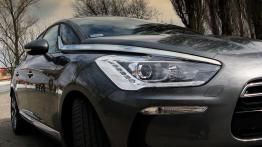 Citroen DS5 2.0 HDi 163KM - galeria redakcyjna - prawy przedni reflektor - wyłączony