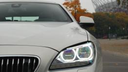 BMW Seria 6 F06 Gran Coupe 640d 313KM - galeria redakcyjna (2) - lewy przedni reflektor - włączony