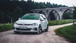 Volkswagen Golf GTI 2.0 TSI 245 KM - galeria redakcyjna (2) - widok z przodu