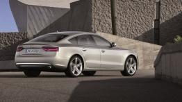 Audi A5 Sportback 2012 - tył - reflektory włączone