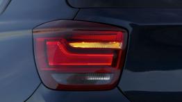 BMW 120d 2012 - lewy tylny reflektor - włączony