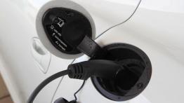 Porsche Panamera S E-hybrid - galeria redakcyjna (2) - gniazdo ładowania