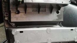 Naprawa schowka w panelu głównym deski rozdzielczej Toyoty Corolli E12