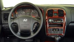 Hyundai Sonata 2002 - kokpit