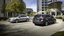 Subaru Impreza 2012 - tył - reflektory włączone