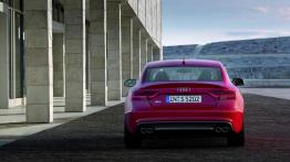 Audi S5 Sportback 2012 - tył - reflektory włączone
