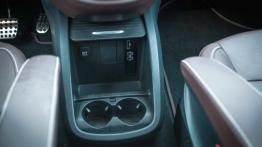 Mercedes Klasa V II BlueTEC - galeria redakcyjna (2) - schowek przedni otwarty