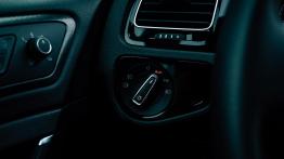 Volkswagen Golf GTI 2.0 TSI 245 KM - galeria redakcyjna (2) - manetka do sterowania ?wiat?ami