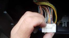 Naprawa schowka w panelu głównym deski rozdzielczej Toyoty Corolli E12