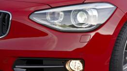 BMW 118i 2012 - lewy przedni reflektor - wyłączony