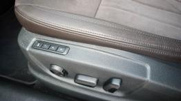 Skoda Octavia III Laurin & Klement - galeria redakcyjna (2) - sterowanie regulacją foteli