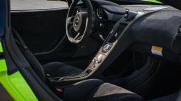 McLaren 675LT (2016) 2/2 - widok ogólny wnętrza z przodu