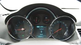 Chevrolet Cruze Sedan 1.8 141KM - galeria redakcyjna 2 - zestaw wskaźników
