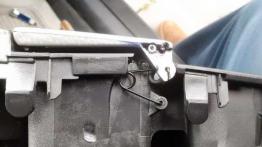 Naprawa schowka w panelu głównym deski rozdzielczej Toyoty Corolli E12