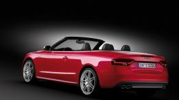 Audi S5 Cabrio 2012 - tył - reflektory włączone
