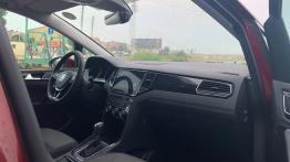 Volkswagen Golf Sportsvan 1.5 TSI 150 KM - galeria redakcyjna (2) - widok ogólny wn?trza z przodu
