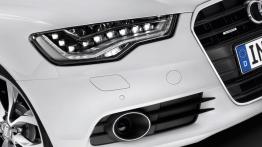 Audi A6 Avant V6 TDI 2012 - prawy przedni reflektor - włączony