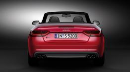 Audi S5 Cabrio 2012 - tył - reflektory włączone