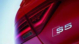 Audi S5 Sportback 2012 - lewy tylny reflektor - włączony