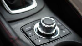 Mazda CX-5 2.2 SKYACTIV-D 175KM - galeria redakcyjna (2) - panel sterowania na tunelu środkowym