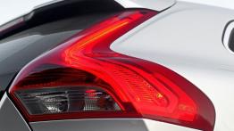 Volvo V40 II 1.6 T3 150KM - galeria redakcyjna (2) - prawy tylny reflektor - włączony