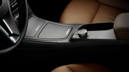 Mercedes B180 CDI 2012 - tunel środkowy między fotelami