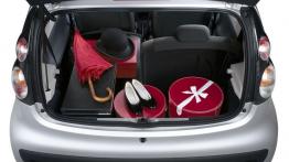Citroen C1 Hatchback 3d Facelifting (2012) - tylna kanapa złożona, widok z bagażnika
