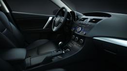 Mazda 3 hatchback 2012 - widok ogólny wnętrza z przodu