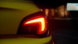 Opel Adam 1.4 100KM - galeria redakcyjna (2) - prawy tylny reflektor - włączony