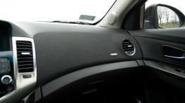 Chevrolet Cruze Sedan 1.8 141KM - galeria redakcyjna 2 - deska rozdzielcza
