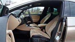 Volkswagen CC 2.0 TDI CR 177KM - galeria redakcyjna (2) - widok ogólny wnętrza z przodu