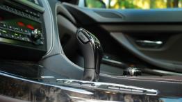 BMW Seria 6 F06 Gran Coupe 640d 313KM - galeria redakcyjna (2) - tunel środkowy między fotelami