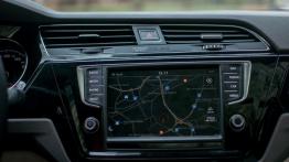 Volkswagen Touran 2.0 TDI 150 KM (wnętrze) - galeria redakcyjna - nawigacja gps