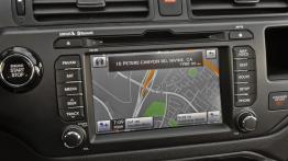 Kia Rio hatchback 2012 - radio/cd/panel lcd
