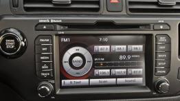 Kia Rio hatchback 2012 - radio/cd/panel lcd