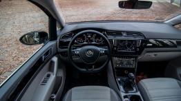 Volkswagen Touran 2.0 TDI 150 KM (wnętrze) - galeria redakcyjna - pełny panel przedni