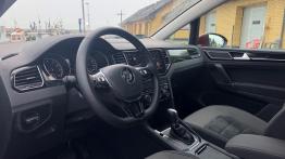 Volkswagen Golf Sportsvan 1.5 TSI 150 KM - galeria redakcyjna (2) - widok ogólny wn?trza z przodu