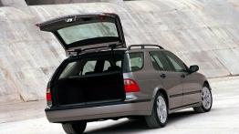 Saab 9-5 2002 - tył - bagażnik otwarty