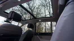 Volkswagen Touran 2.0 TDI 150 KM (wnętrze) - galeria redakcyjna - szyberdach od wewnątrz