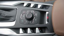 Citroen DS5 2.0 HDi 163KM - galeria redakcyjna - tunel środkowy między fotelami