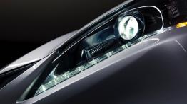 Lexus GS 2012 - lewy przedni reflektor - włączony