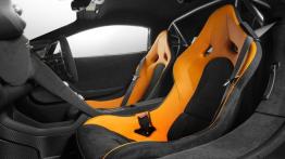 McLaren 675LT (2016) - widok ogólny wnętrza z przodu