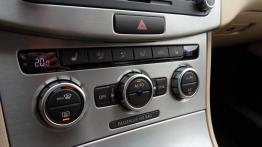 Volkswagen CC 2.0 TDI CR 177KM - galeria redakcyjna (2) - panel sterowania wentylacją i nawiewem