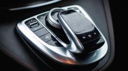 Mercedes Klasa V II BlueTEC - galeria redakcyjna (2) - panel sterowania na konsoli środkowej