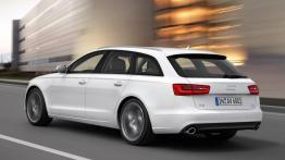 Audi A6 Avant V6 TDI 2012 - tył - reflektory włączone
