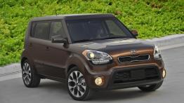 Kia Soul 2012 - przód - reflektory włączone