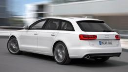 Audi A6 Avant V6 TDI 2012 - tył - reflektory włączone