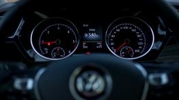 Volkswagen Touran 2.0 TDI 150 KM (wnętrze) - galeria redakcyjna - zestaw wskaźników