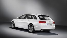 Audi A6 Avant V6 TDI 2012 - tył - reflektory włączone