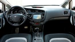 Kia ceed Sportswagon II (2012) - pełny panel przedni